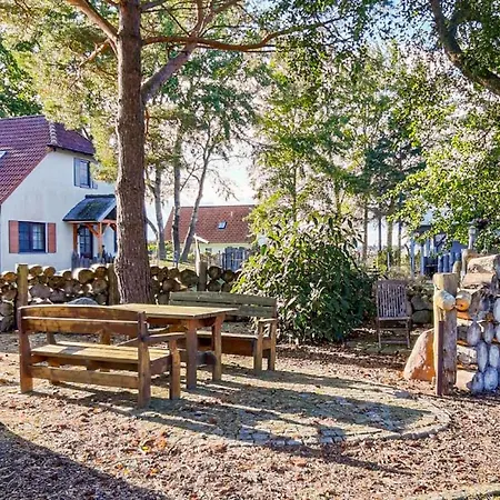 4 Bedroom Gorgeous In Fuhlendorf (Mecklenburg-Vorpommern)