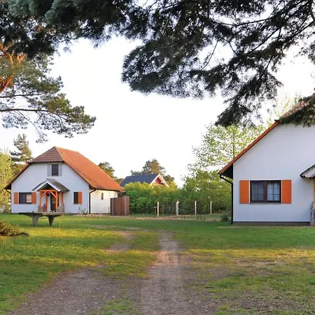 4 Bedroom Gorgeous In Fuhlendorf (Mecklenburg-Vorpommern)