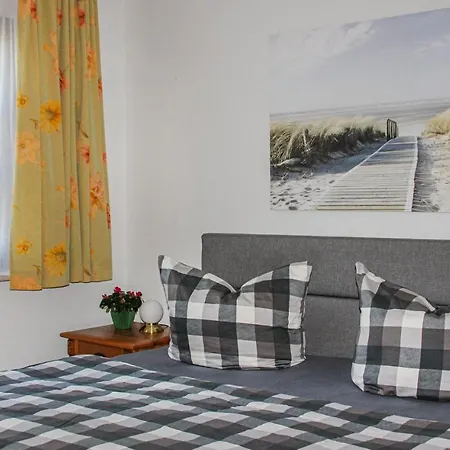4 Bedroom Gorgeous In Holiday home *